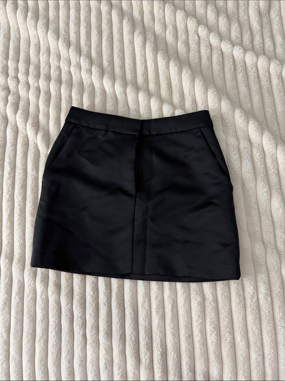 H&M Black Tailored Mini Skirt